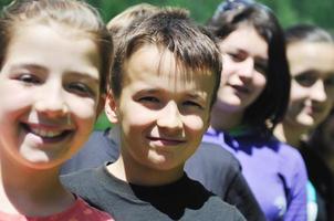 Kindergruppe im Freien foto