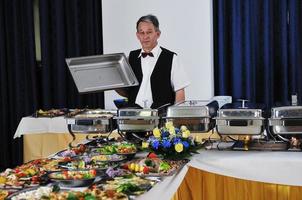 Blick auf das Essen vom Buffet foto