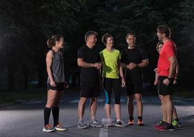 Läuferteam beim morgendlichen Training foto