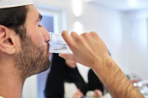 Beginn des Iftar-Abendessens während des heiligen Monats Ramadan foto