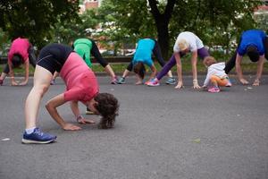 joggen menschen gruppe dehnen foto