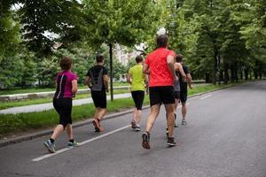 Läuferteam beim morgendlichen Training foto