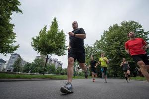 Läuferteam beim morgendlichen Training foto