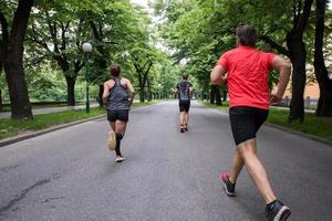 Läuferteam beim morgendlichen Training foto