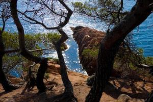 blick auf die katalanische costa brava in sant feliu de guixols foto