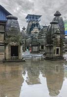 indischer tempel, jageshwar dham tempel foto