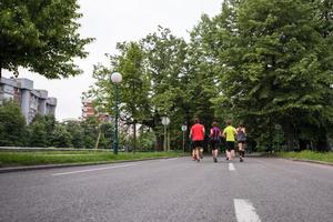 Läuferteam beim morgendlichen Training foto