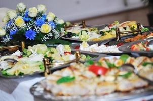 Blick auf das Essen vom Buffet foto