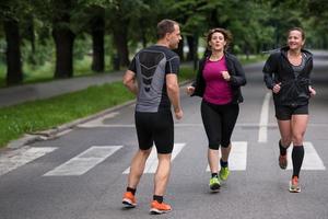 Läuferteam beim morgendlichen Training foto