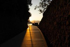 Sonnenaufgang über der Bucht von Kotor, Adria, Montenegro foto