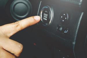 Der Push-Start-Knopf arbeitet mit dem Smart Key zusammen, um zwischen dem Auto und dem Smart Key zu kommunizieren. Ohne den Smart Key kann das Auto nicht entriegelt werden. oder starten Sie den Motor foto