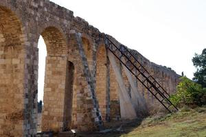 acre israel 14. november 2019. das kabri-akko aquädukt ist ein erhaltener teil eines einstufigen steinaquädukts. foto