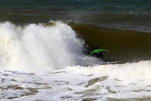 Sturm auf dem Mittelmeer im Norden Israels. foto