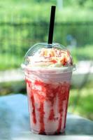 frische saftige Starwberry-Smoothies foto