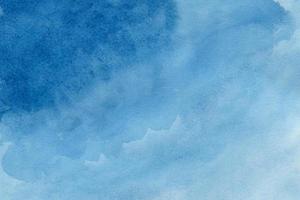 abstrakter blauer bunter Aquarellhintergrund des Handabgehobenen betrages foto