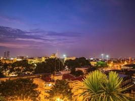 bangkok stadtbildansicht vom goldenen berg am wat-saket-tempel thailand. das wahrzeichen reiseziel der stadt bangkok thailand foto