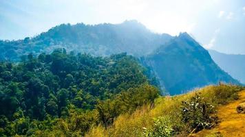 schöner berg watu jengger in indonesien foto