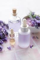 Aromatherapie-Lavendel-Badesalz und Massageöl foto