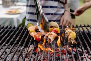 Abendessen Barbecue mit gebratenen Meeresfrüchten und Schweinefleisch foto