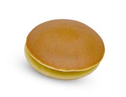 Dorayaki oder japanische Pfannkuchen isoliert auf weißem Hintergrund foto