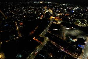 schöne luftaufnahme von bury park luton england uk bei nacht foto