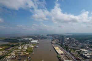 Downtown Mobile, Skyline von Alabama am Wasser an einem bewölkten Sommertag foto