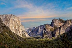 Landschaft des Yosemite-Nationalparks in den USA im Herbst foto