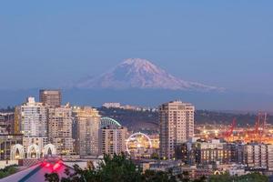 Blick auf die Skyline der Innenstadt von Seattle foto