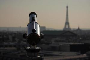 Aussichtspunkt in Paris mit Eiffelturm im Hintergrund foto