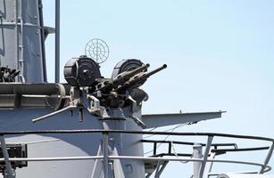 Maschinengewehr auf Schlachtschiff in der Bucht von San Francisco foto