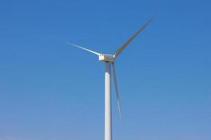 Windpark, Windparks. Windkraft ist die Nutzung des Luftstroms durch Windkraftanlagen, um Generatoren für elektrische Energie mechanisch anzutreiben. foto
