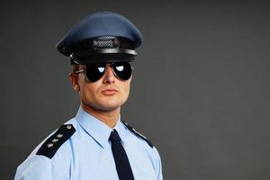 Porträt des Polizisten in Uniform