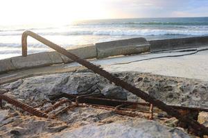 Schäden an Gebäuden an der Küste durch den Tsunami foto