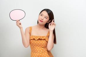 Frau im Vintage-Kostüm mit leerem Dialogfeld foto