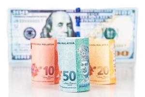 Nahaufnahme von Malaysia Ringgit Banknote gegen uns Dollar foto