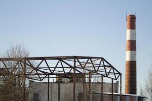 Rohrfabrik. Industriegebiet mit Rohr. große Stahlkonstruktion. foto