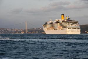 Kreuzfahrtschiff in Istanbul foto