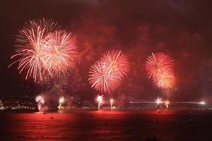 Feuerwerk über dem Bosporus foto