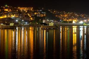 zonguldak stadt und hafen bei nacht foto