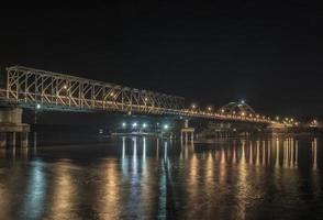Brücke in der Nacht foto