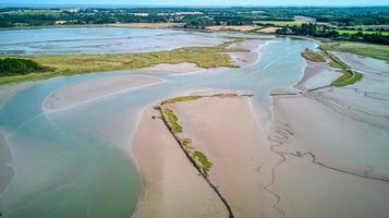 malerische Luftaufnahme des Flusses von Snape Maltings foto