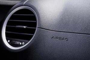 Sicherheits-Airbag-Schild im Auto foto