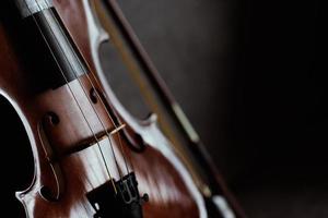 Violine Vintage Musikinstrument des Orchesters mit natürlichem Licht aufgenommen foto