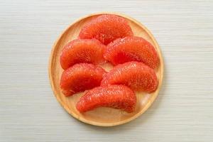 frische rote Pampelmuse oder Grapefruit foto
