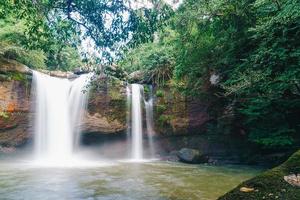 Haew Suwat Wasserfall im Khao Yai Nationalpark in Thailand foto