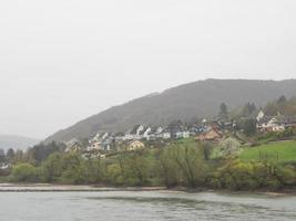 Flusskreuzfahrt auf dem Rhein in Deutschland foto