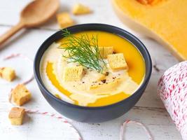 Butternut-Kürbis-Kürbis-Suppe. foto