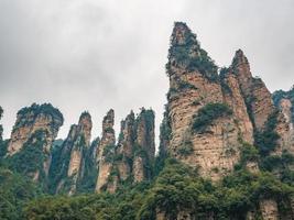 schöner berg yalley von yuanjiajie oder avartar berg im zhangjiajie national forest park in wulingyuan bezirk zhangjiajie stadt china foto