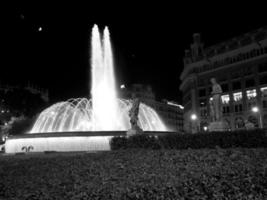 Barcelona in der Nacht foto