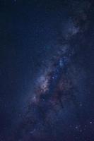 eindeutig Milchstraßengalaxie mit Sternen und Weltraumstaub im Universum foto